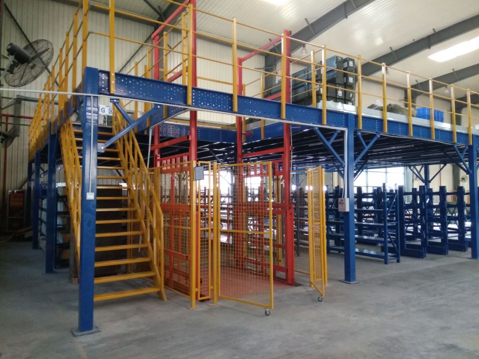 大润发贵宾厅货架冈旖台